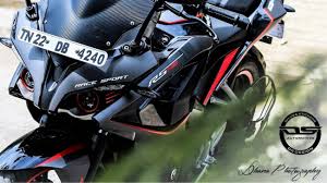 bajaj pulsar rs 200 looks stealthy in