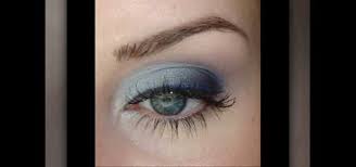 how to get a wearable blue makeup look