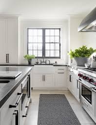 Black countertops for white shaker cabinets are available in different choices of primary material right now. White Kitchen Cabinets With Black Hardware And Hinges Decorkeun