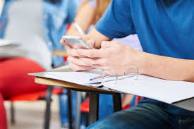 Should Cell Phones Be Allowed In Classrooms? | Oxford Learning