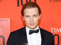 The crooner and mia farrow were married for two years. Ronan Farrow Asked On Live Tv Whether He Is Frank Sinatra S Son You Do Own A Mirror Don T You The Independent The Independent