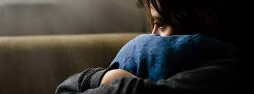 Depresi adalah gangguan suasana hati (mood) yang ditandai dengan perasaan sedih yang mendalam dan rasa tidak peduli. 10 Mitos Depresi Yang Bikin Penderita Makin Susah Sembuh Orami
