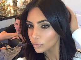 kim kardashian selfie photo