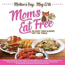 moms eat free at hooters