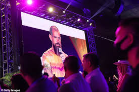 Laura loomer pays $900 to crash jack dorsey's speech at annual bitcoin conference.dorsey was attempting to speak at the bitcoin 2021 gathering in miami's wyn. Elon Musk S Breakup Tweet About Bitcoin Sends It Plunging 7 Australiannewsreview
