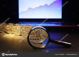 Trends Novelties Ico Market Magnifying Glass Gold Coins
