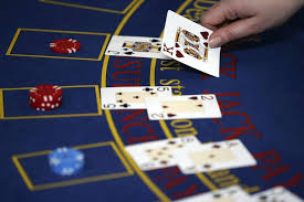 They generally bet more when they have an advantage and less when the dealer has an advantage. How Blackjack Card Counting Works