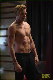 Dominic Sherwood Shows Off Ripped Shirtless Body on Tonight's  'Shadowhunters': Photo 923212 | Dominic Sherwood, Shadowhunters, Shirtless,  Television Pictures | Just Jared Jr.