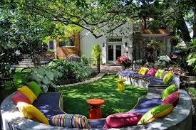 8 outdoor seating spaces to steal from