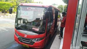Naik bus feeder trans semarang serasa carter bus karena penumpangnya sepi, hanya saya sendiri. Intip Persiapan Angkutan Kota Di Semarang Jelang New Normal