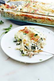 vegetable lasagna with white sauce it
