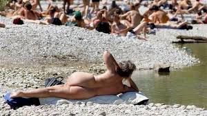 74-Jährige badet täglich nackt in Fluss | Nachrichten.at