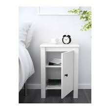 A bed that's so comfy and cozy you never want to get up, a nightstand that's always there to keep your phone within arm's reach, a super comfortable mattress and pillows with lots of character. Meubles Et Articles D Ameublement Inspirez Vous White Bedside Table Bedside Table Ikea Solid Wood Bedroom Furniture