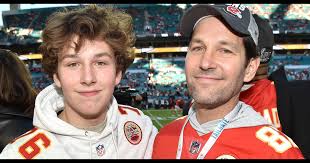 Paul rudd was born on april 6, 1969, in passaic, new jersey.however, his mother was originally from surbiton, england, and his father was from edgware. Paul Rudd And His Look Alike Son Celebrated Kansas City S Super Bowl Victory