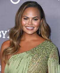 Teigen went all out, introducing herself — 33 years old, her budget was $20,000, and the theme was rustic italian — and even made a diy wedding dress out of a towel bedazzled with. Chrissy Teigen Shows Off Lighter Shorter Hair On Twitter