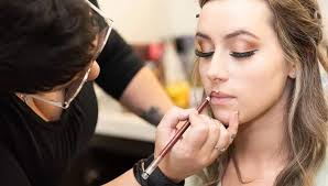tips to become a makeup artist in 2023