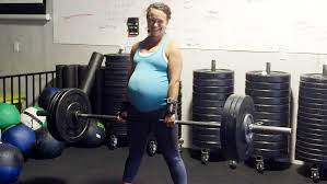 lifting for two pregnant woman stuns