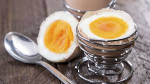 Tapi kalo hasil telur yang kita kupas permukaannya kurang mulus, bikin kesel. Durasi Memasak Telur Agar Matang Sempurna