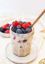 low calorie overnight oats eating
