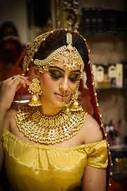 indian bride with yellow gold jewellery