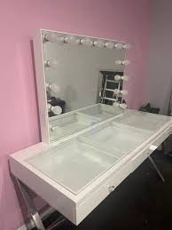 makeup vanity with hollywood lights