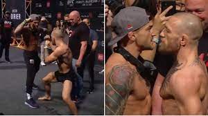 Following his victory over mcgregor, poirier was given the chance to fight for the ufc lightweight title vacated by khabib nurmagomedov upon retirement; Conor Mcgregor And Dustin Poirier S Final Face Off Before Ufc 257 Was Intense And Respectful