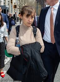 On top of this, allison was so determined to remain in nxivm, she severed her closest loving relationship. Cpceylbnhagnmm