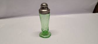 Royal Lace Depression Glass Shaker Salt