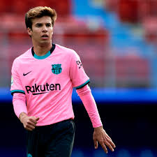 Ricard riqui puig martí is a spanish professional footballer who plays for barcelona as a central midfielder. Barcelona Extend Riqui Puig S Contract Until 2023 Report Barca Blaugranes