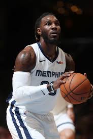 Both teams enter the game with plenty of momentum, and a win would take the grizzlies within five wins of the mavs. Jae Crowder Shoots A Free Throw During Grizzlies Vs Mavericks 11 9 19 Memphis Grizzlies Photos Memphis Grizzlies Grizzly Jae Crowder