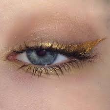 Make sure you have a place for resting your elbow while making the application. Top 10 Gold Eyeliner Looks And Ideas Beauty For Real Blog