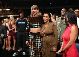 The two appeared to have buried the hatchet at last year's vmas, where swift presented west with the video vanguard award, but swift's reaction to the song suggests there may still be some bad blood. Taylor Swift And Kim Kardashian React To Kanye At Vmas 2015 Popsugar Celebrity