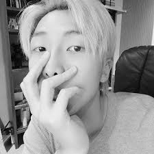 The wink and the green light …again idk what to rm is looking super hot here….sorry if i am fangirling much but i am not just giving explanation of. Rm Bts Bio Age Facts Height Girlfriend Starsgab