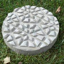 make your own concrete stepping stones