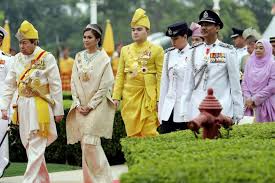 The sultan of selangor sultan sharafuddin idris shah today graced a ceremony where the raja muda of selangor tengku amir shah was conferred the rank of captain at istana alam shah, klang. Consort Of Selangor Sultan Drove Herself To Secret Wedding New Book Reveals Se Asia News Top Stories The Straits Times