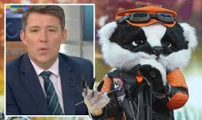 Das konzept ist so einfach wie erfolgreich: The Masked Singer Badger Exposed As Ben Shephard After Lorraine Kelly Clue Tv Radio Showbiz Tv Express Co Uk