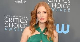 5 colors that look amazing on redheads
