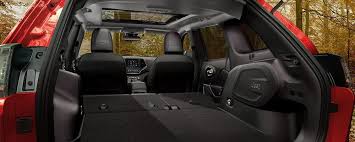2019 jeep cherokee interior features