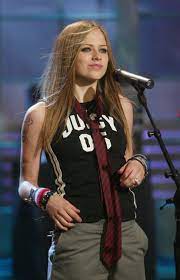 27 сентября 1984, белвилл, онтарио, канада) — канадская певица, автор песен. 11 Avril Lavigne Trends That We All Tried To Copy In The Early 2000s Photos