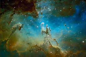 Lokos por la Física - ¿QUÉ ES UNA NEBULOSA DE EMISIÓN? Las nebulosas de emisión son grandes nubes de gas y polvo interestelar, donde nacen las estrellas. Las nebulosas de emisión son