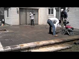removing polymeric sand from paver