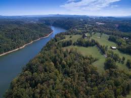 Come make dale hollow memories! 116 Acre Farm On Dale Hollow Lake Farm For Sale In Byrdstown Pickett County Tennessee 103910 Farmflip