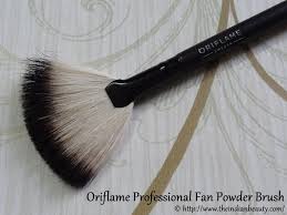 oriflame professional fan powder brush