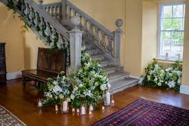 fresh flowers to decorate your wedding day