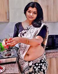 Hot mallu aunty shows navel in sareetucked in kitchen : r sareetucked