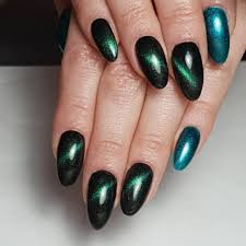 Magnetic cat eye nail polishes for women to draw simple and sophisticated cat eye nail arts using the magnets. Yaoshun Gel Polish Magnetic Cat Eye Gel Kit These Cat Eye Manicures Are A Meow Sterpiece Popsugar Beauty Photo 15