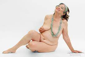 Foto-Kampagne zeigt nackte Frauen: Die __nackte Wahrheit__: Normale Frauen  zeigen sich selbstbewusst | COSMOPOLITAN