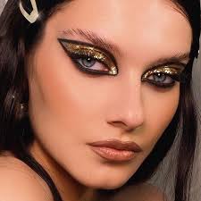 16 stunning gold eyeshadow looks to