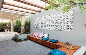 Selain berfungsi sebagai exterior rumah, roster bisa jadi dekorasi interior rumah juga seperti wallpaper dinding rumah, dan pagar. 16 Harga Roster Beton 2021 Semua Model Termurah Arisiteki