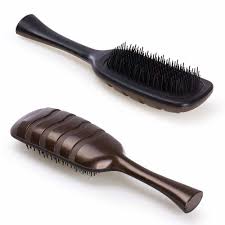 It also as a long handle that is easy to hold and maneuver. China The Best Detangler Brush For Wet Dry Hairs Cone Shaped Bristles Make Detangling Hair Comb Reduce Spit Ends Professional Handle Detangle Hair Brush Photos Pictures Made In China Com